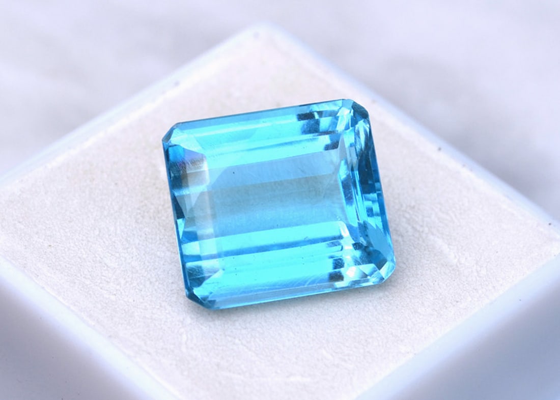 17.20 Carat Octagon Cut Sky Blue Topaz - 3