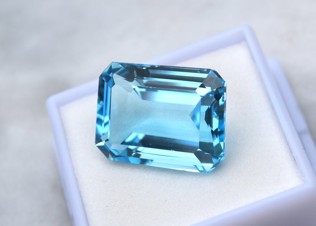 27.90 Carat Octagon Cut Intense Sky Blue Topaz - 3
