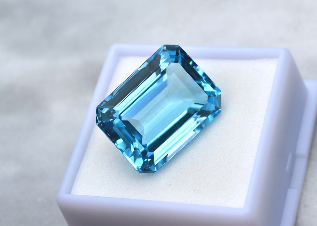27.90 Carat Octagon Cut Intense Sky Blue Topaz - 4