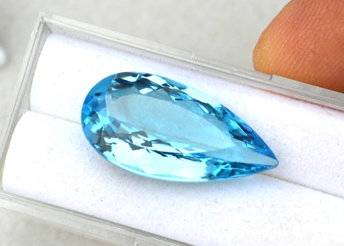 16.20 Carat Pear Cut Sky Blue Topaz - 4