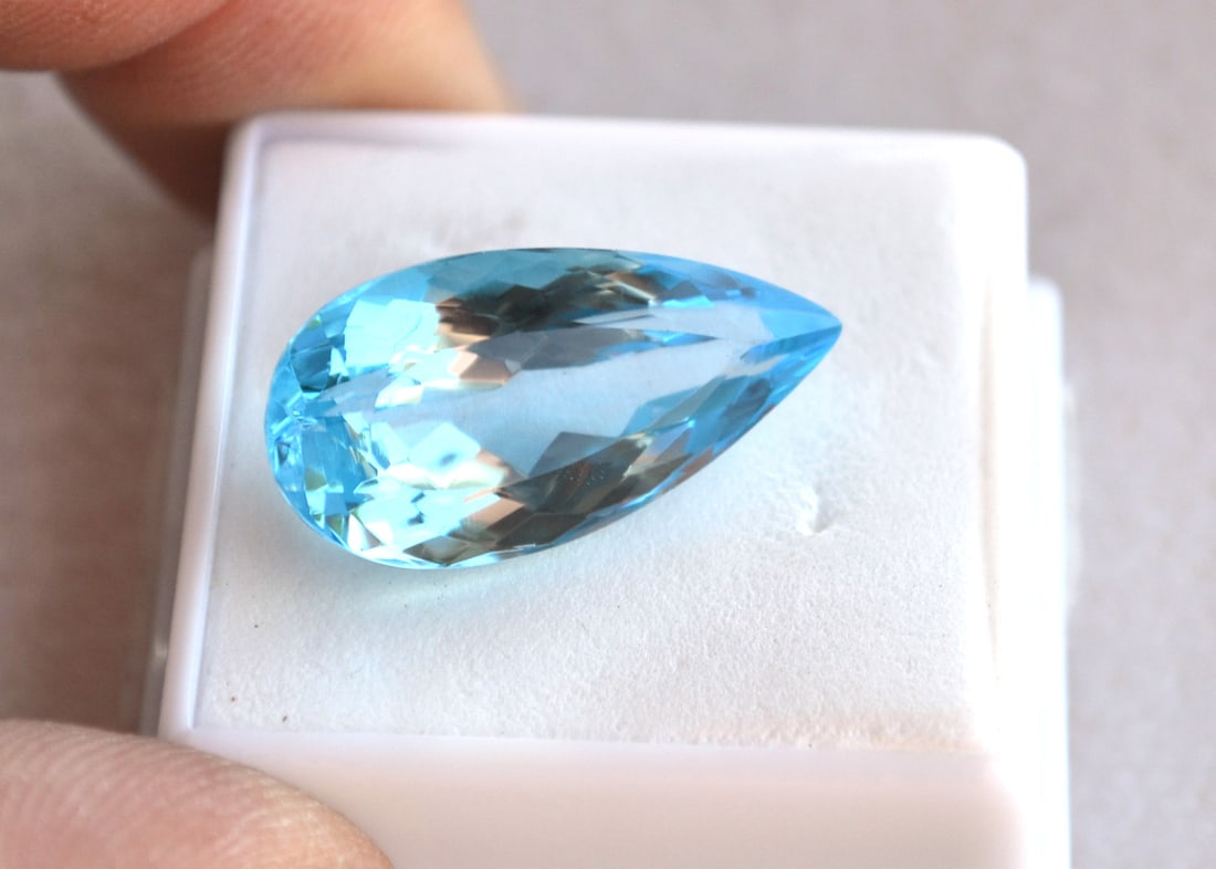 21.05 Carat Pear Cut Sky Blue Topaz - 4