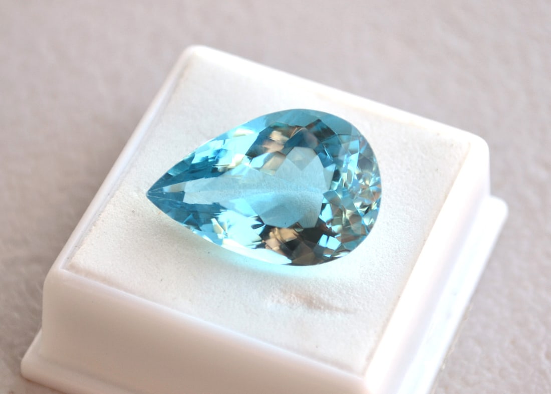 22.86 Carat Pear Cut Sky Blue Topaz - 3