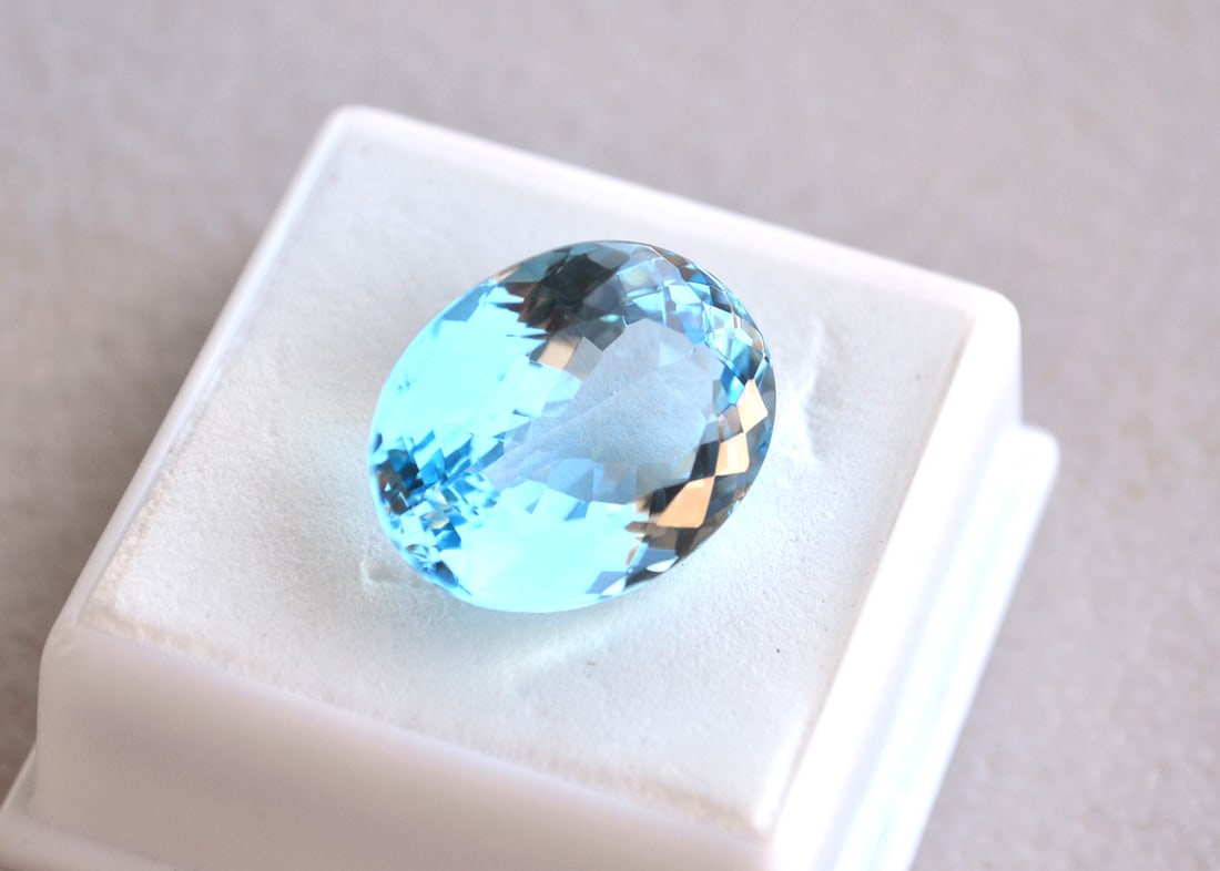 23.47 Carat Oval Cut Sky Blue Topaz - 3