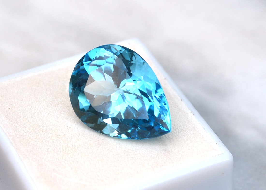 20.31 Carat Pear Cut Intense Sky Blue Topaz - 3