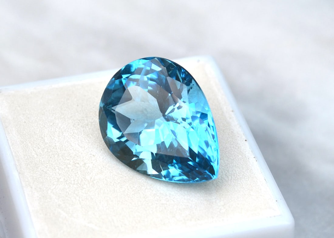 20.31 Carat Pear Cut Intense Sky Blue Topaz - 4