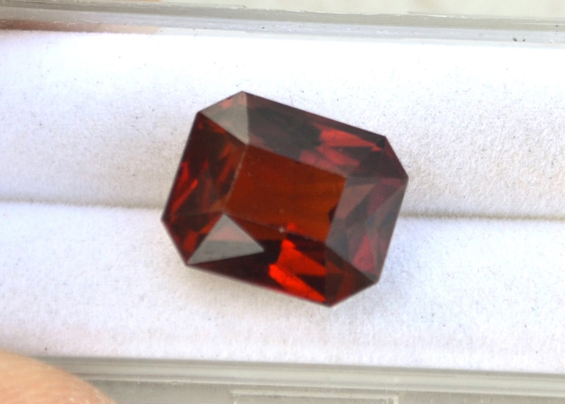 10.25 Carat Scissor Cut Hessonite Garnet (1 of 4)