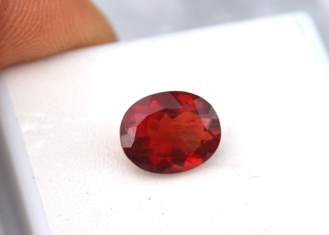 2.16 Carat Oval Cut Red Sunstone: Wow, what an exceptional Sunstone, most likely mined in Oregon, USA. Red Sunstone is nearly always mined in Oregon, so as you can imagine, the value is quite high. Very intense red to this Sunstone. G