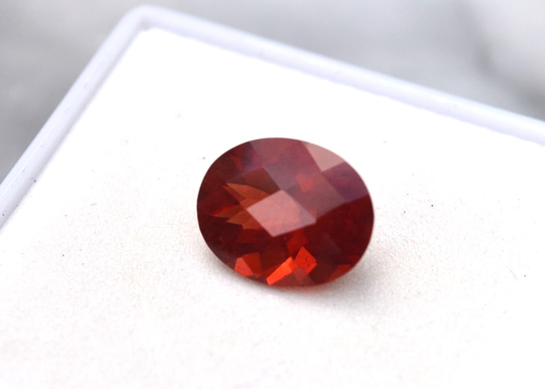 2.07 Carat Oval Checkerboard Cut Red Sunstone: Wow, what an exceptional Sunstone, most likely mined in Oregon, USA. Red Sunstone is nearly always mined in Oregon, so as you can imagine, the value is quite high. Very intense red to this Sunstone.