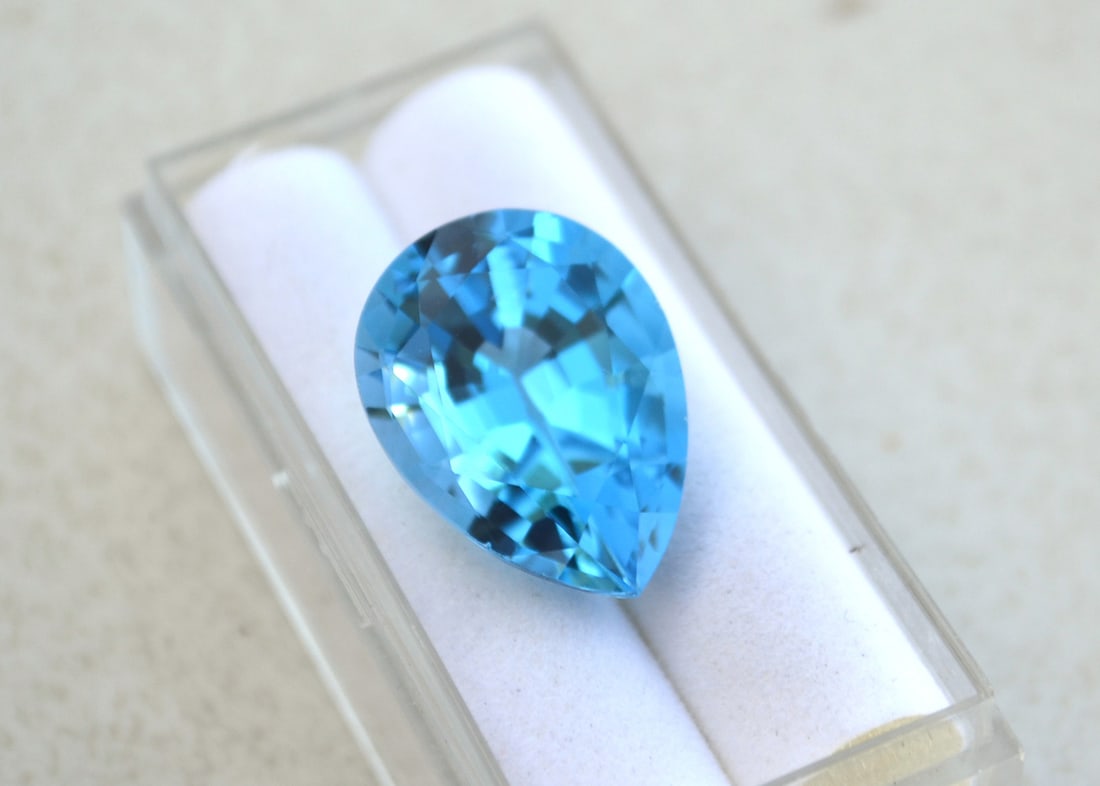 22.40 Carat Fancy Pear Cut Intense Sky Blue Topaz - 2