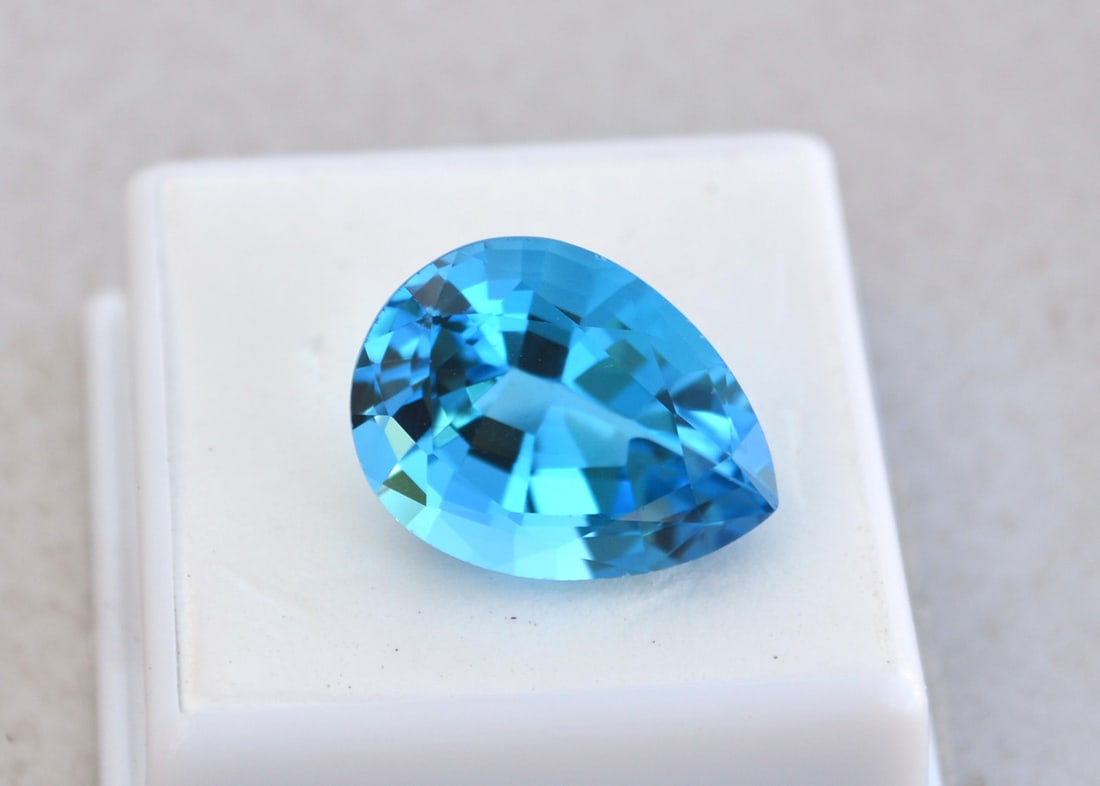 22.40 Carat Fancy Pear Cut Intense Sky Blue Topaz - 3