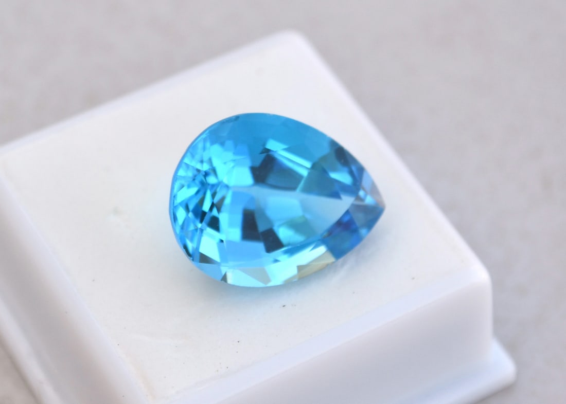 22.40 Carat Fancy Pear Cut Intense Sky Blue Topaz - 4