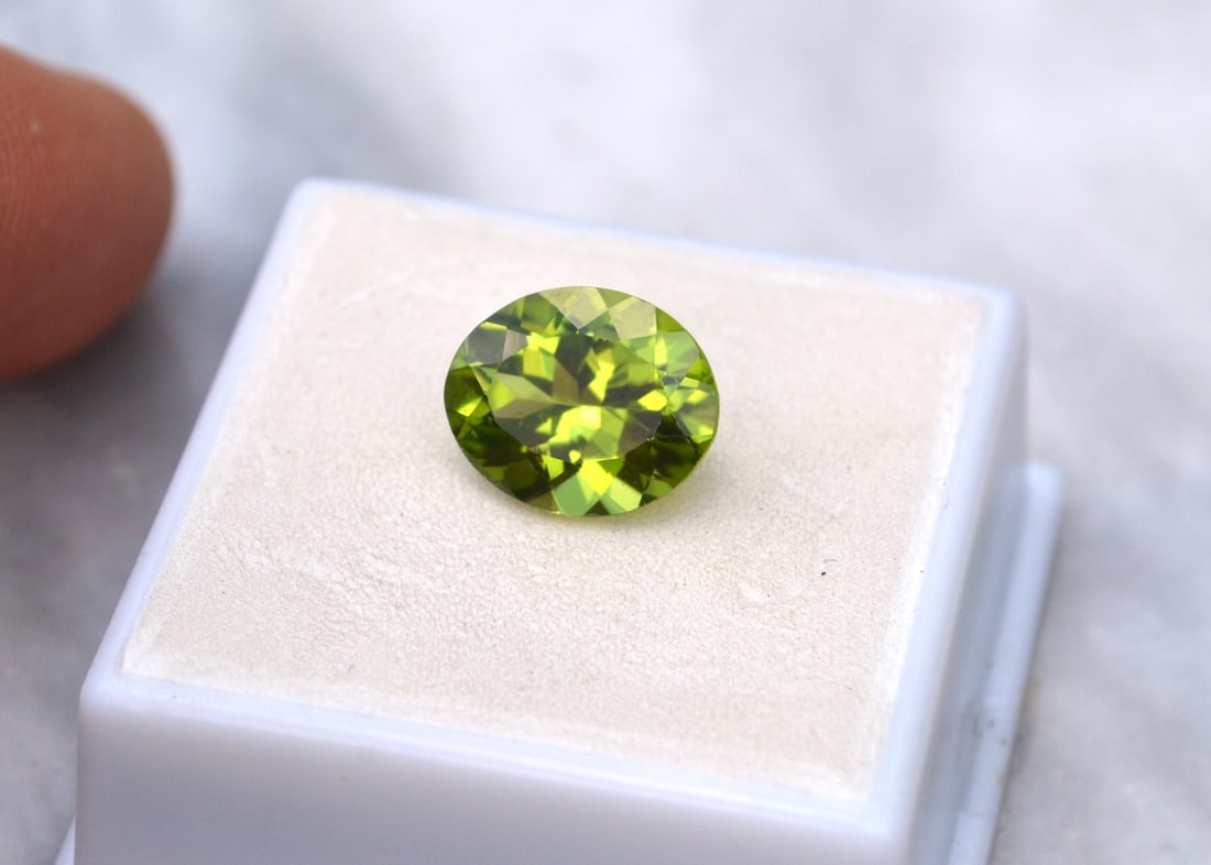 4.71 Carat Oval Cut Peridot - 2