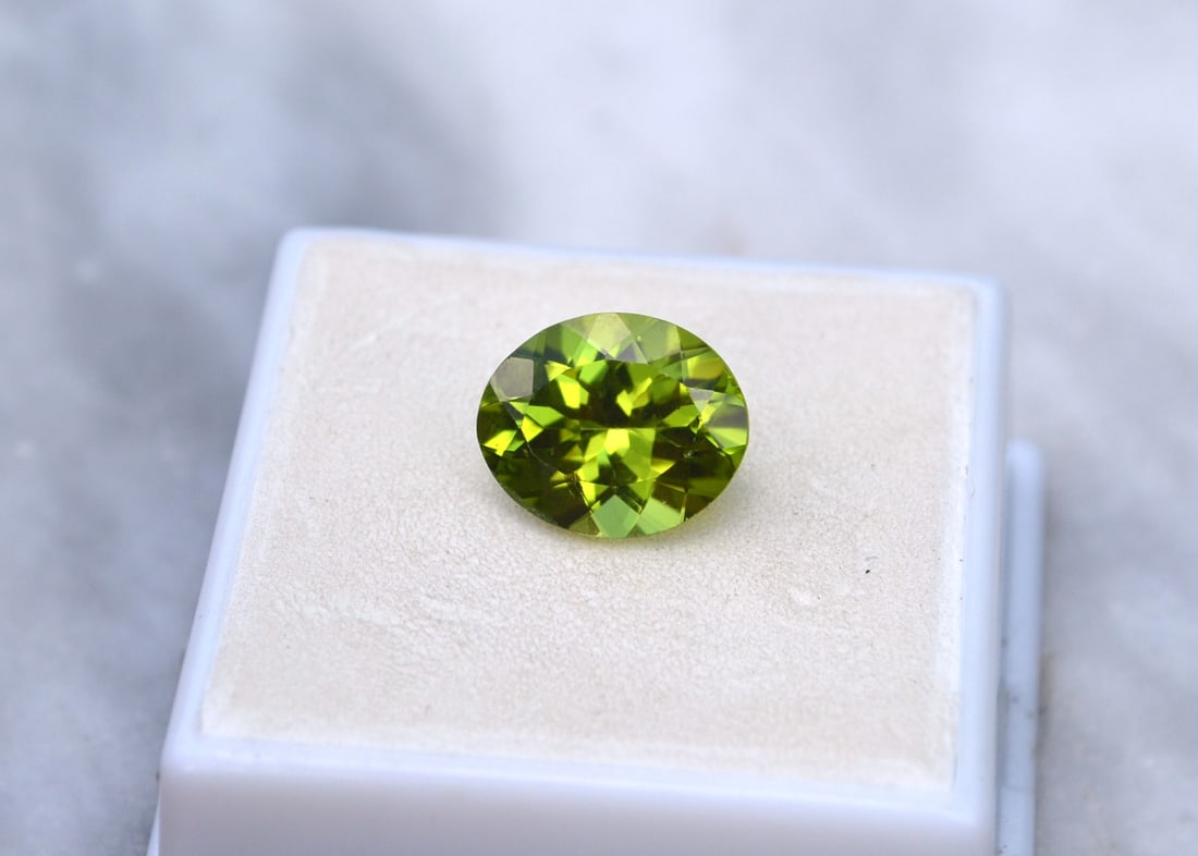 4.71 Carat Oval Cut Peridot - 3