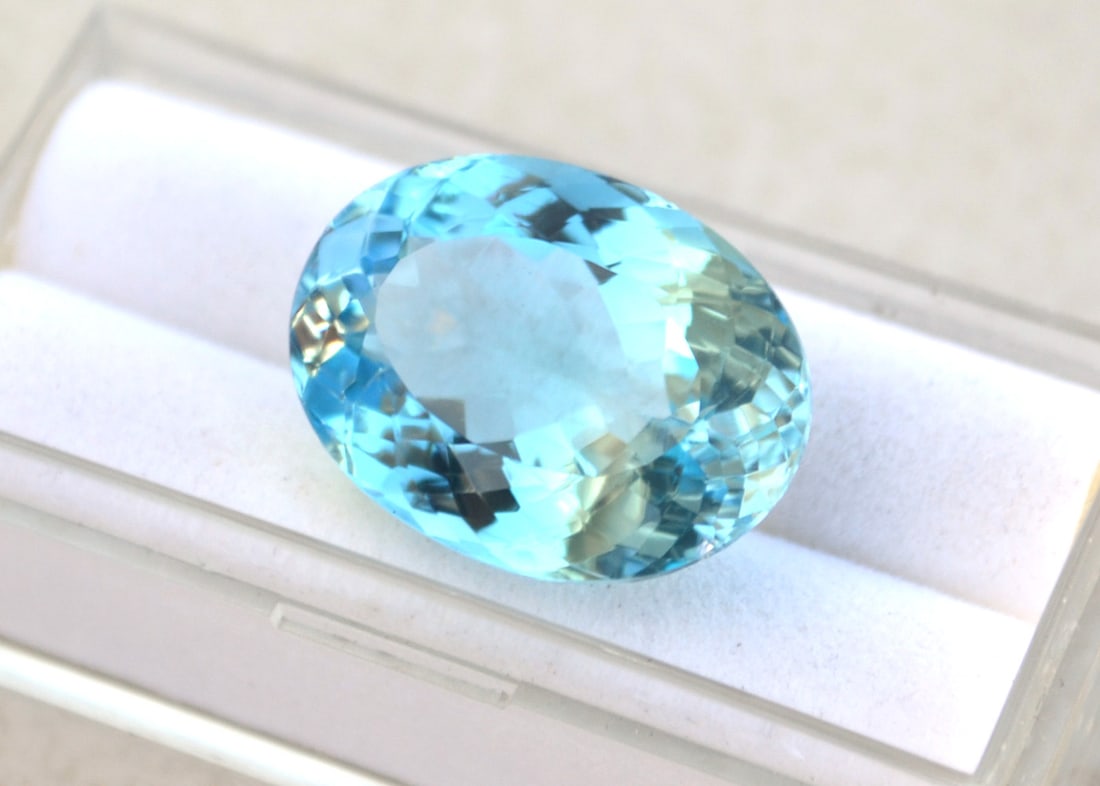 27.30 Carat Oval Cut Sky Blue Topaz - 4
