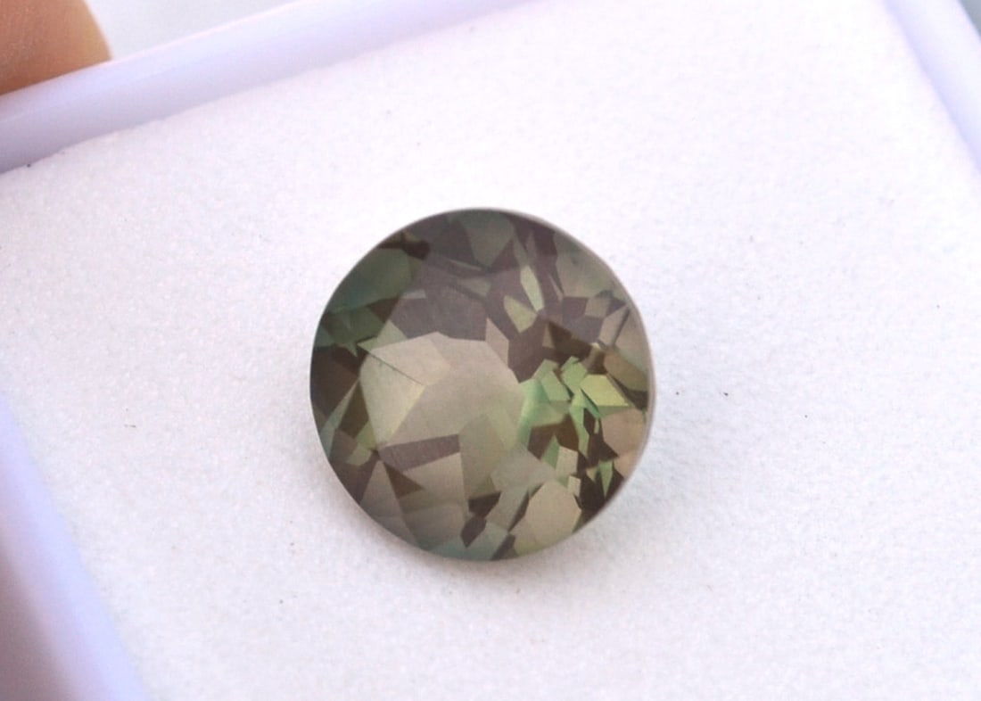 3.81 Carat Round Cut Green Sunstone - 2