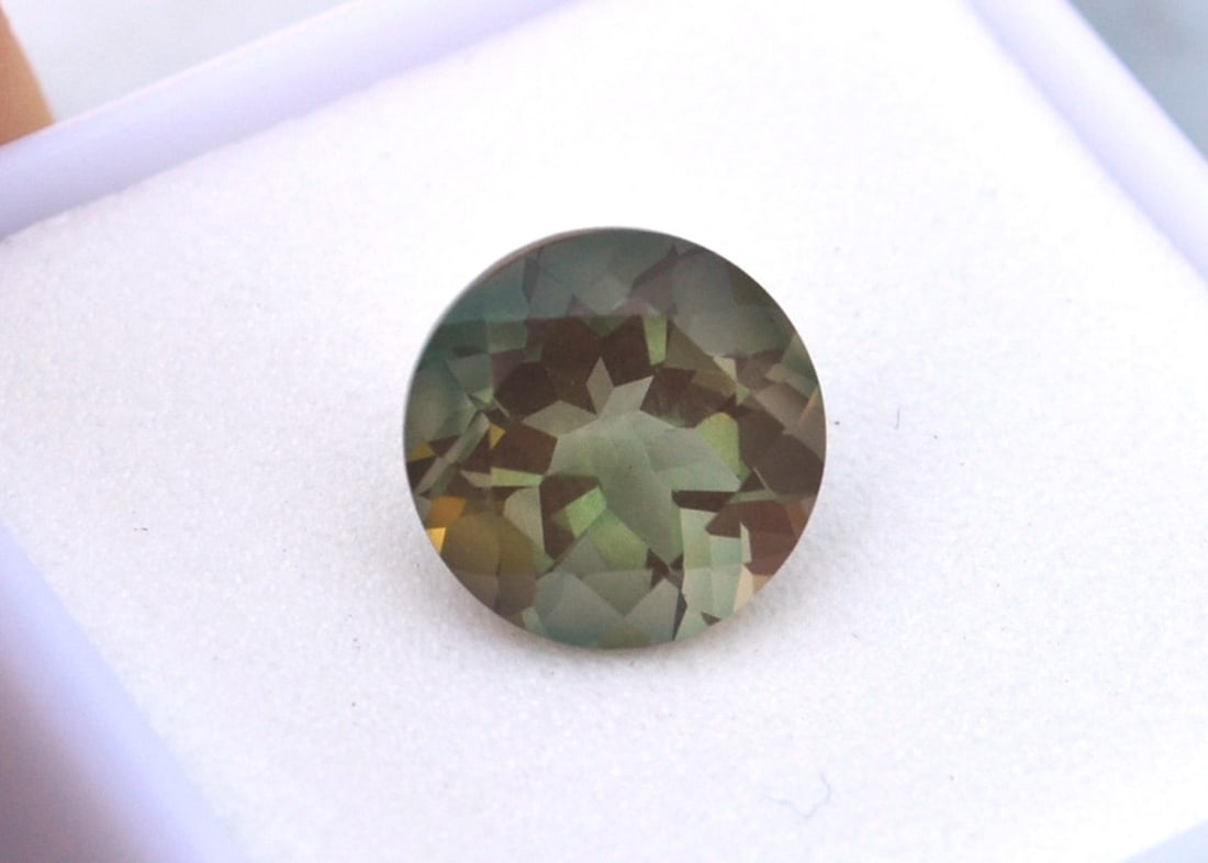 3.81 Carat Round Cut Green Sunstone - 3