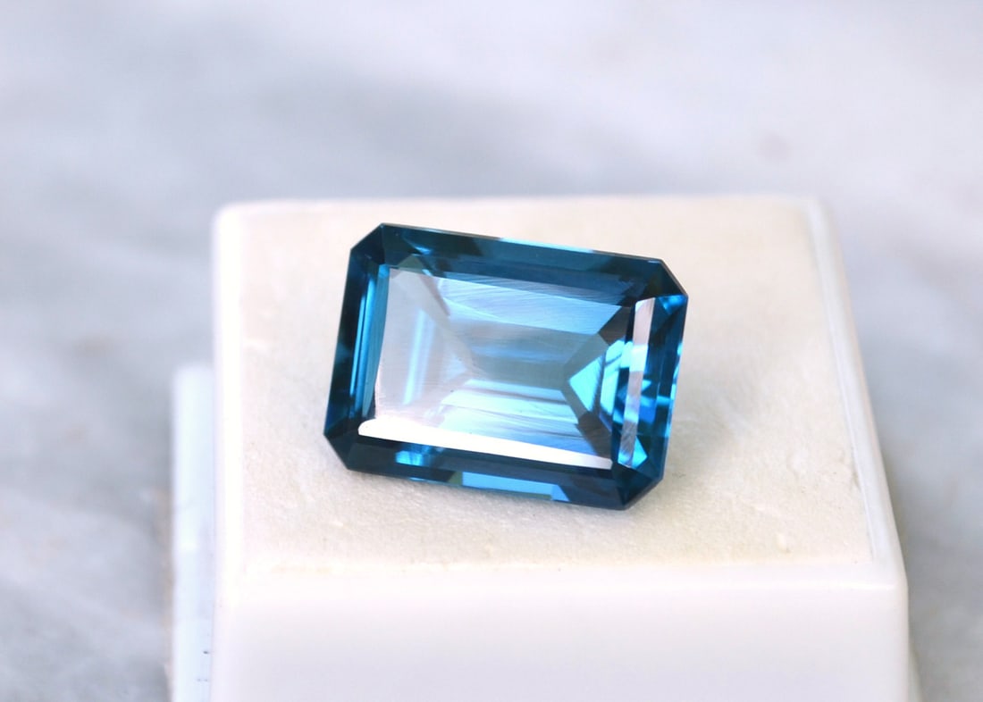 19.87 Carat Octagon Cut London Blue Topaz: Beautiful Topaz. Fine color. Natural stone but heated and irradiated to get its color as all Blue Topaz are. For Proxibid bidders, shipping is a flat rate of $6, no matter how many lots won. For Live