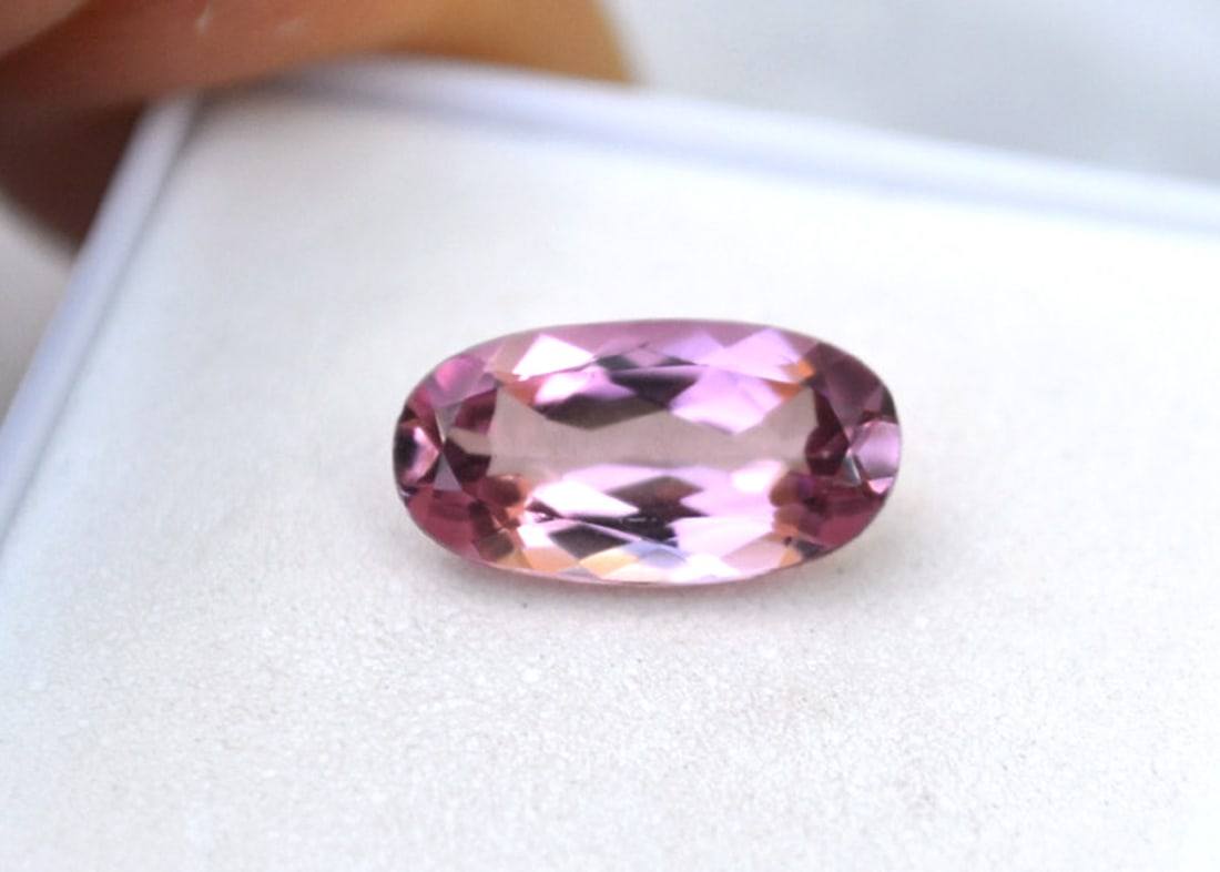 2.38 Carat Oval Cut Pink Tourmaline - 4