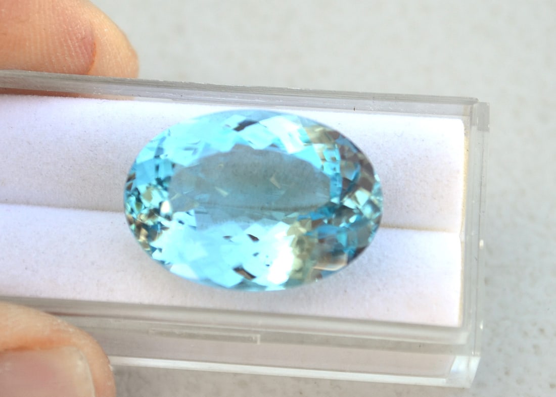31.00 Carat Oval Cut Sky Blue Topaz - 3