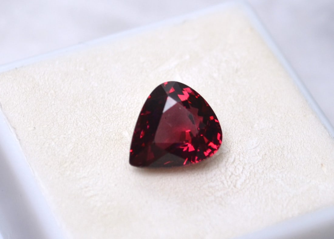 4.50 Carat Pear Cut Rhodolite Garnet - 2