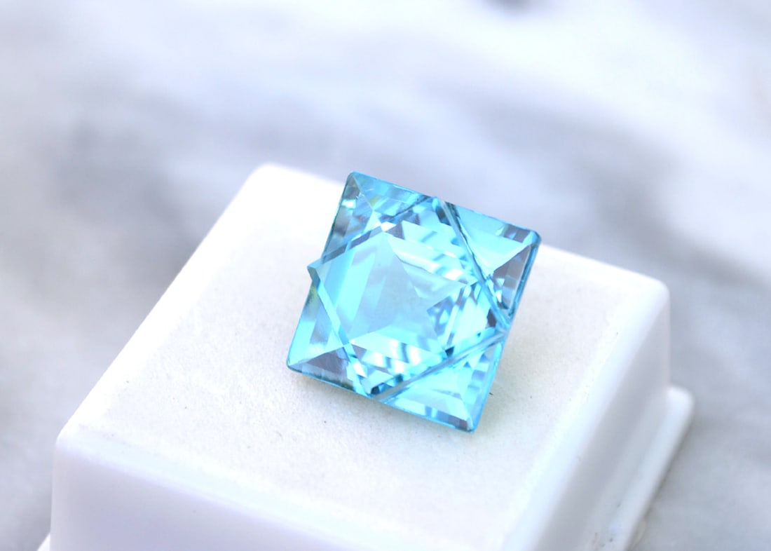 21.30 Carat Gorgeous Fancy Square Cut Topaz - 3