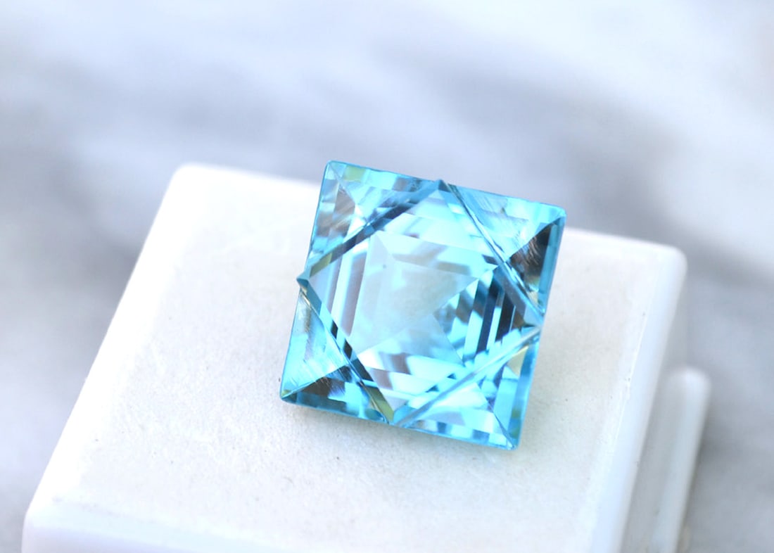 21.30 Carat Gorgeous Fancy Square Cut Topaz - 4