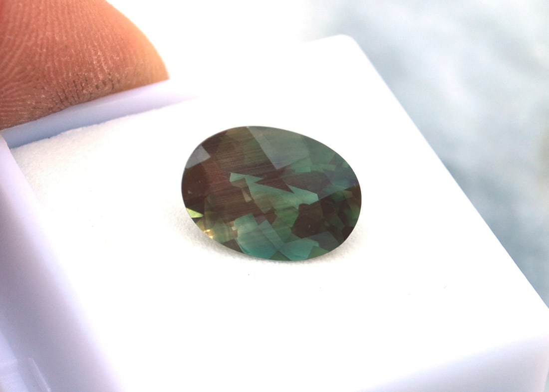 5.60 Carat Oval Checkerboard Cut Green Sunstone: Great Sunstone, most likely from Oregon, USA. Green Sunstone is nearly always from Oregon, so as you can imagine, the value is quite high. This material often sells for $500 per carat or more at