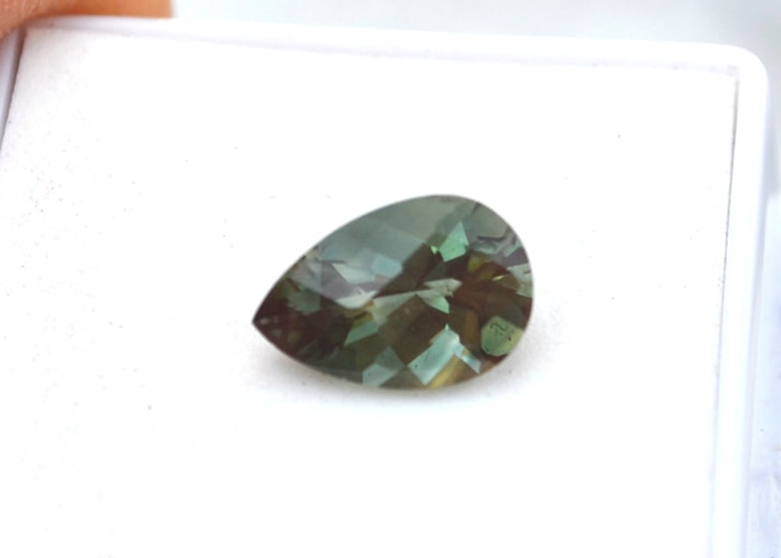 2.51 Carat Pear Cut Green Sunstone: Wow, what an exceptional Sunstone, most likely mined in Oregon, USA. Green Sunstone is nearly always mined in Oregon, so as you can imagine, the value is quite high. This stone is a rich green color