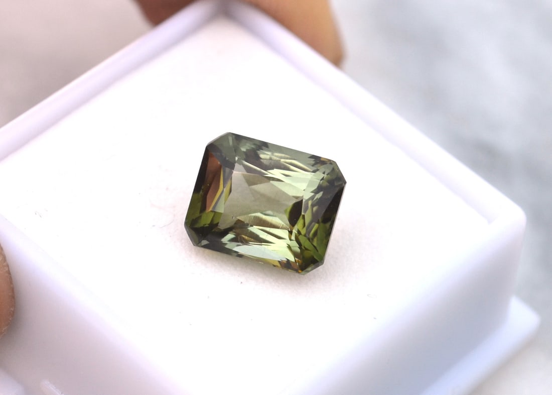 5.96 Carat Octagon Cut Tourmaline: Great Tourmaline with very nice color. Natural and untreated gemstone. Most gemstones bought online aren't very high quality. They're generally poorly cut, have weak color and too many inclusions. In