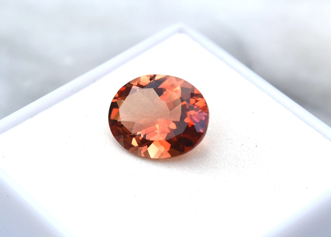3.48 Carat Oval Cut Red Sunstone: Wow, what an exceptional Sunstone, most likely mined in Oregon, USA. Red Sunstone is nearly always mined in Oregon, so as you can imagine, the value is quite high. This stone is top red color and