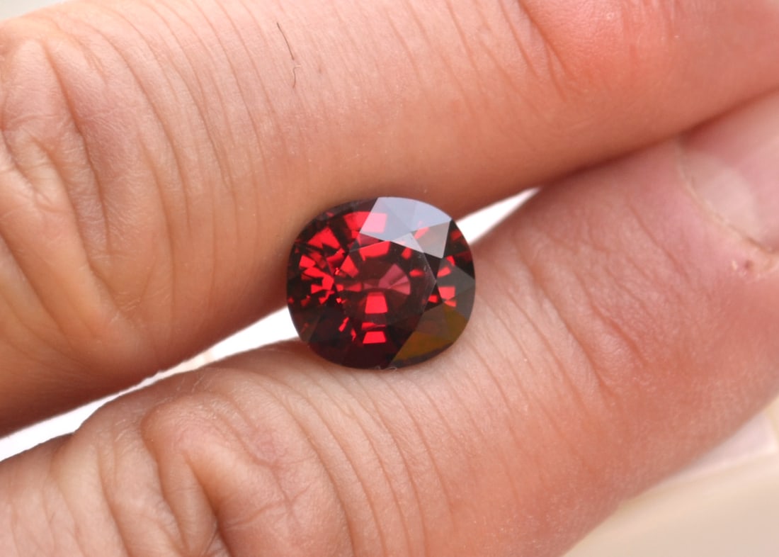 6.95 Carat Oval Cut Garnet: Fantastic Garnet here. Just an exceptional stone in every way. Fantastic color, cut and clarity. Not overly dark as many Garnets are. Just an exceptional stone for the price. Natural and untreated.