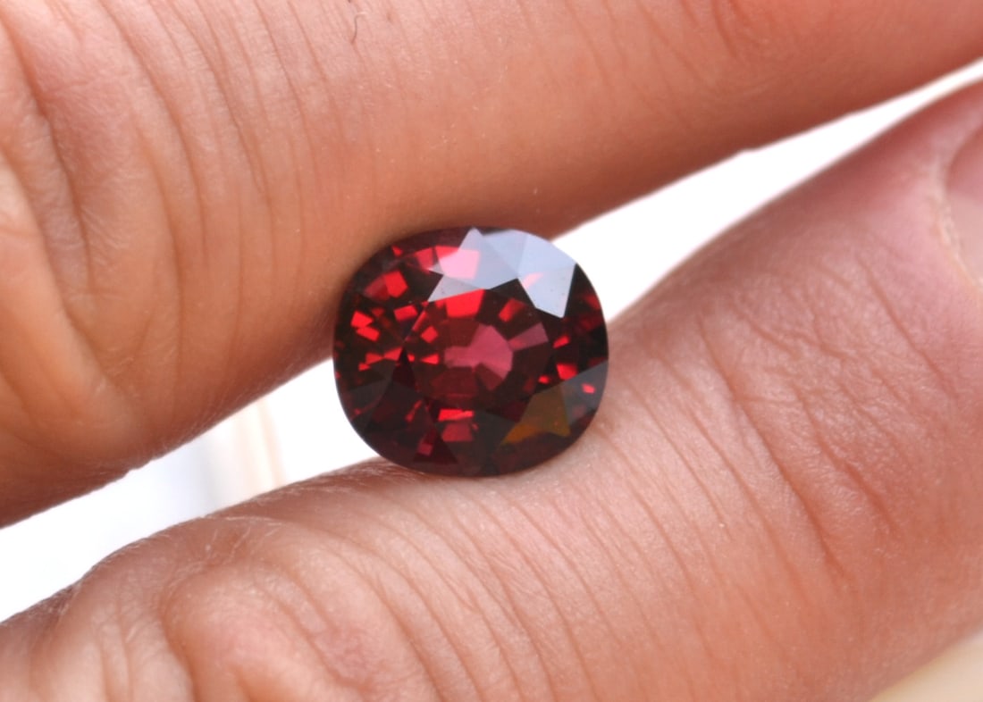 6.95 Carat Oval Cut Garnet - 2