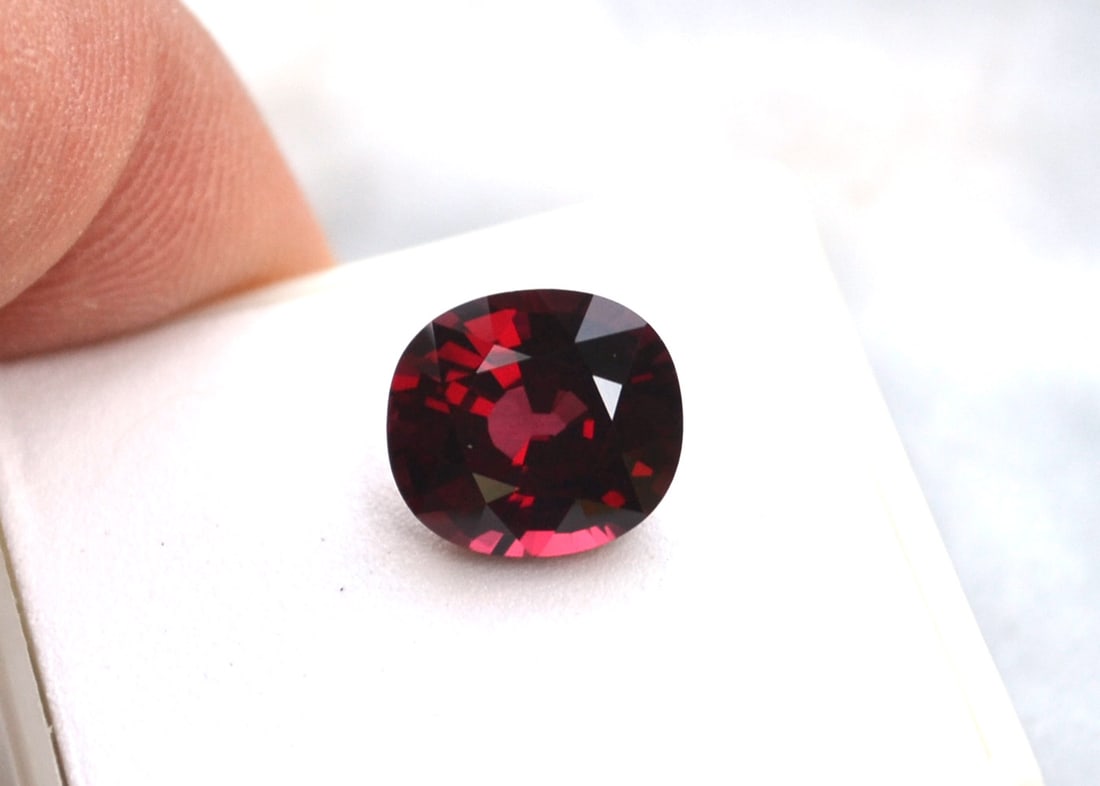 6.95 Carat Oval Cut Garnet - 3