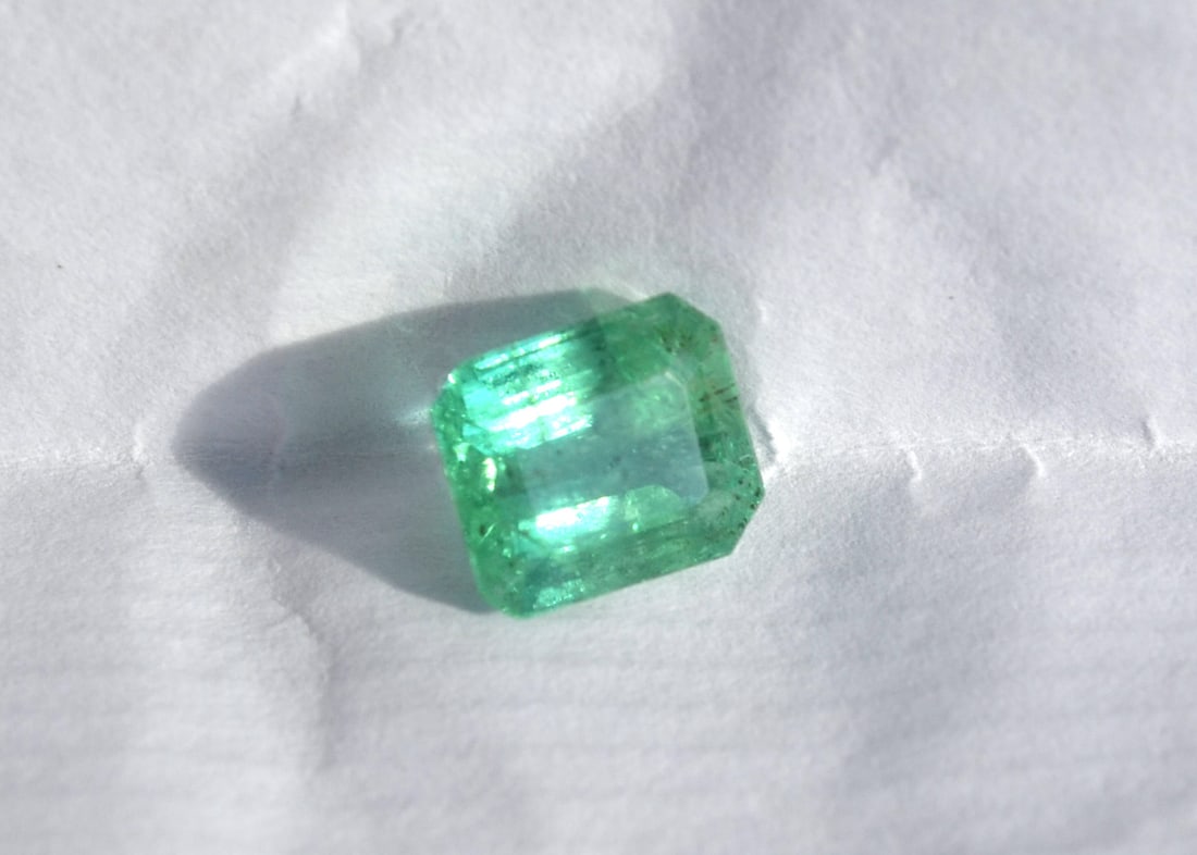 1.73 Carat GIA Certified Emerald - 2