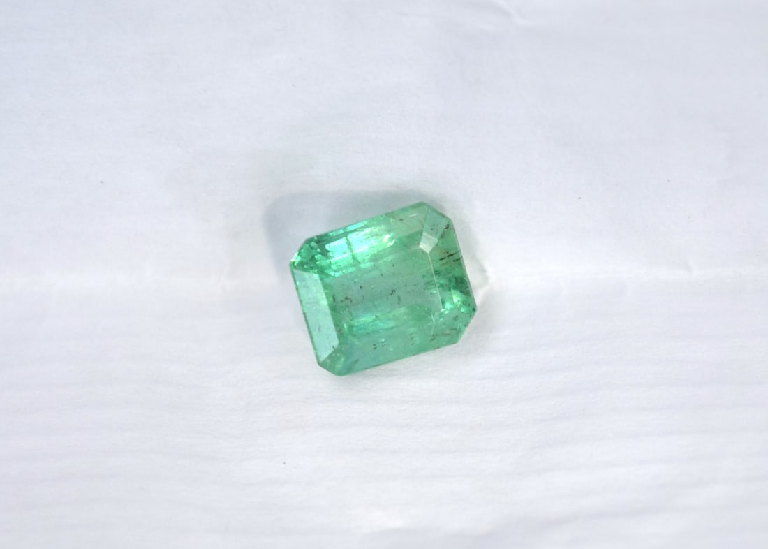 1.73 Carat GIA Certified Emerald - 3