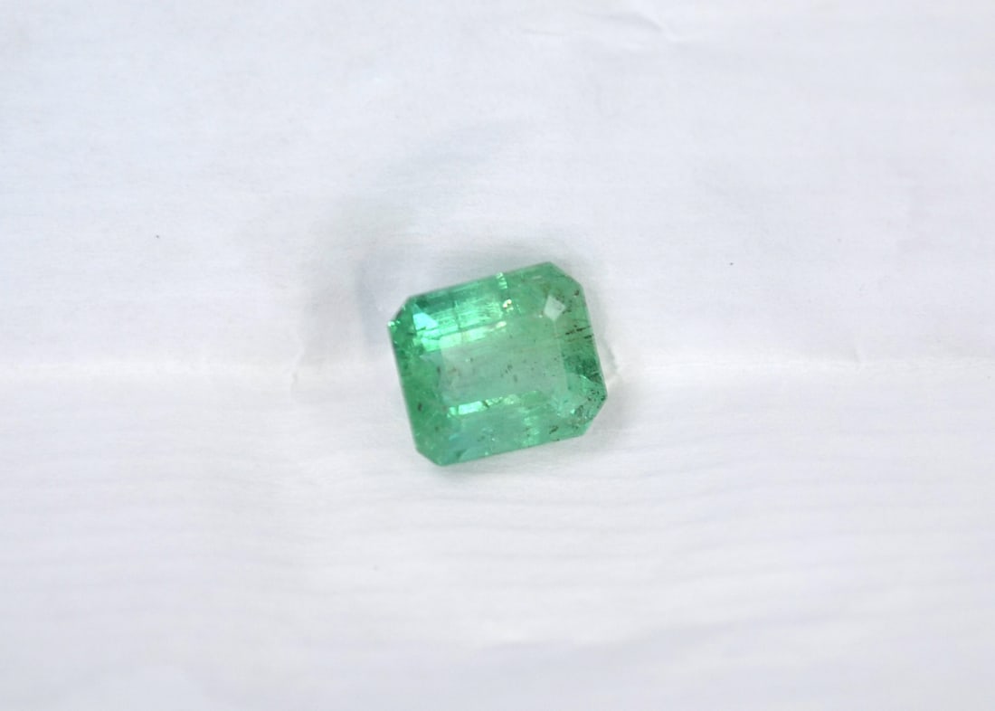 1.73 Carat GIA Certified Emerald - 4