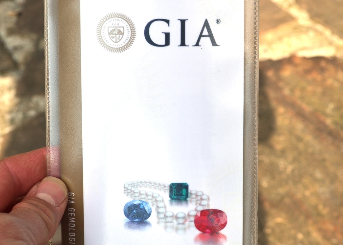 1.73 Carat GIA Certified Emerald - 5