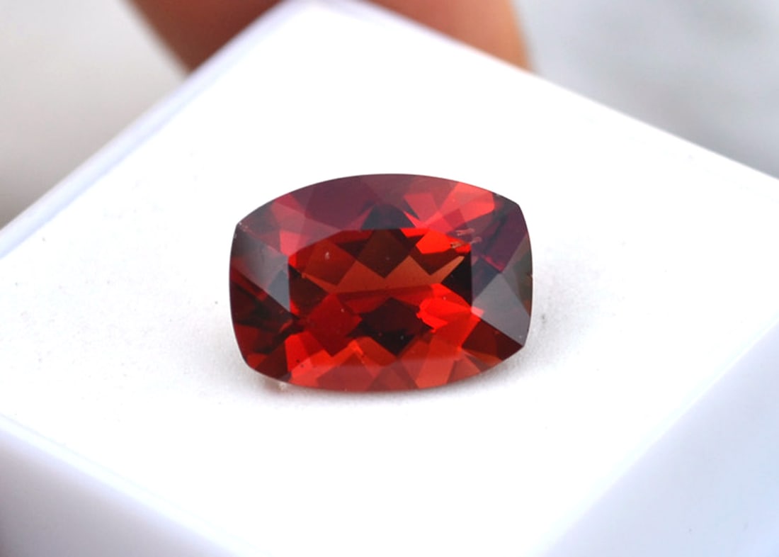 5.10 Carat Cushion Cut Red Sunstone: Wow, what an exceptional Sunstone, most likely mined in Oregon, USA. Red Sunstone is nearly always mined in Oregon, so as you can imagine, the value is quite high. This stone is top red color and