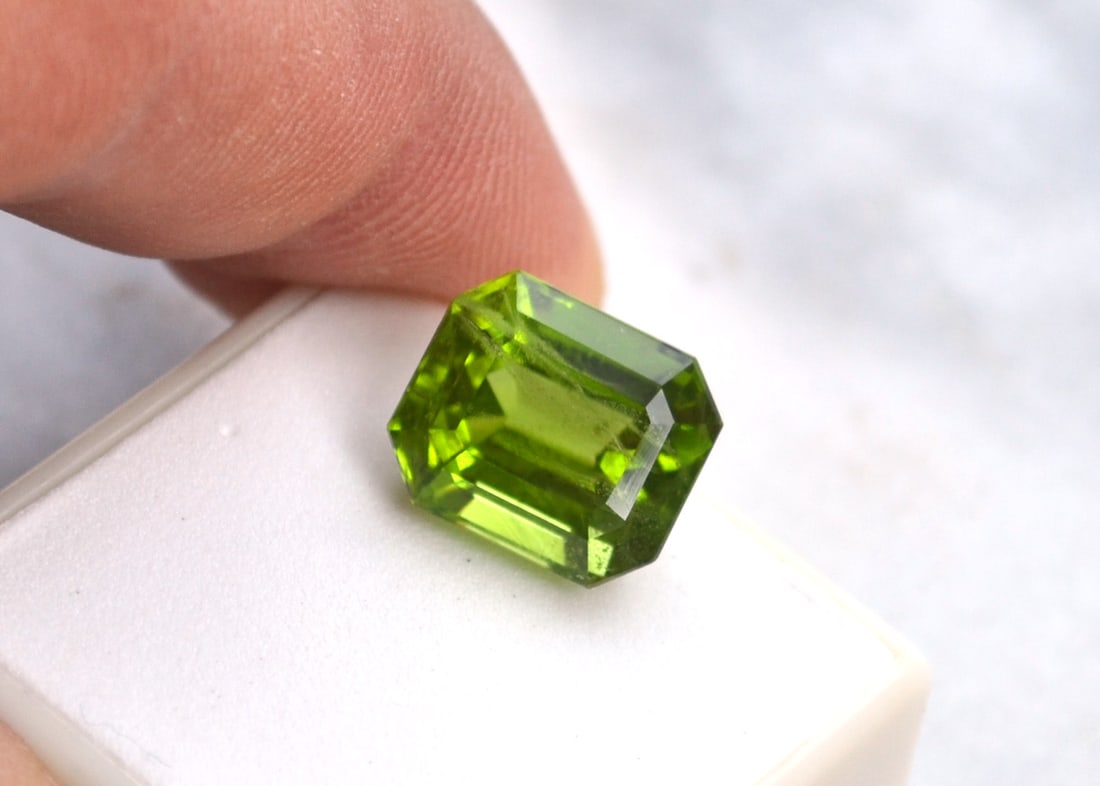 11.21 Carat Certified Octagon Cut Peridot - 3