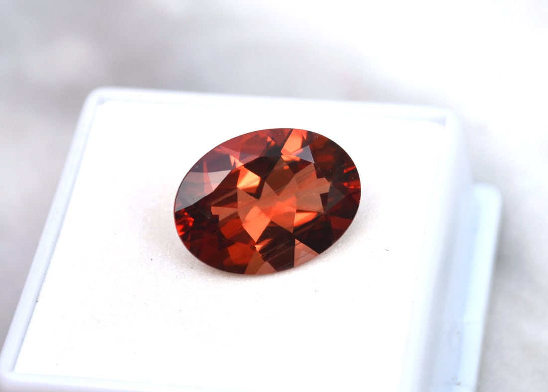 6.58 Carat Oval Cut Red Sunstone: Wow, what an exceptional Sunstone, most likely mined in Oregon, USA. Red Sunstone is nearly always mined in Oregon, so as you can imagine, the value is quite high. This stone is top red color and
