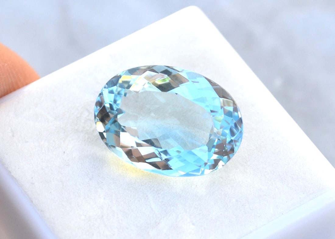 10.56 Carat Oval Cut Aquamarine - 3
