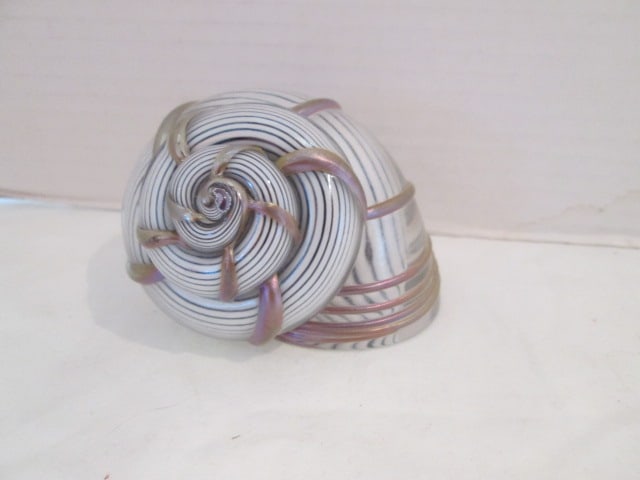 Art Glass Nautilus Shell Paperweight: 2 1/2"h
