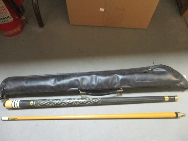 "Willie Mosconi 20 oz. Pool Cue in Carry Bag (1 of 8)