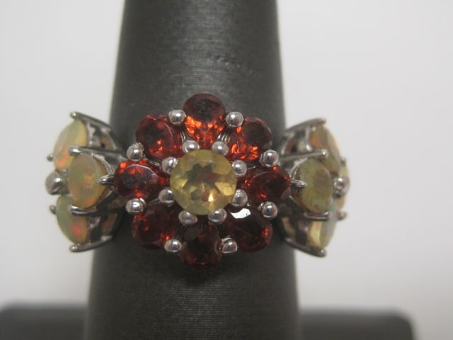 Sterling Silver Triple Flower Ring: missing 1 Moonstone. Size 7. Weighs 4.3 grams
