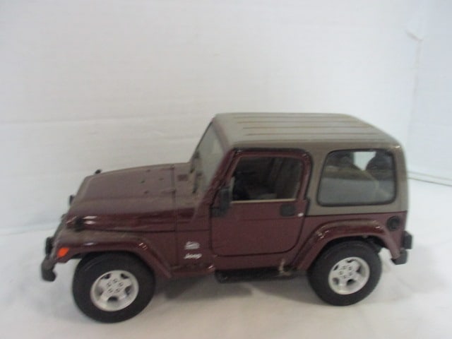 Maistro "Jeep Wrangler Sahara" Scale 1/18 Model Car (1 of 2)