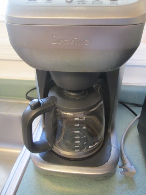 Breville Model BDC5500XL the YouBrew Grind and Brew System Coffee Maker: powers on, has instructions