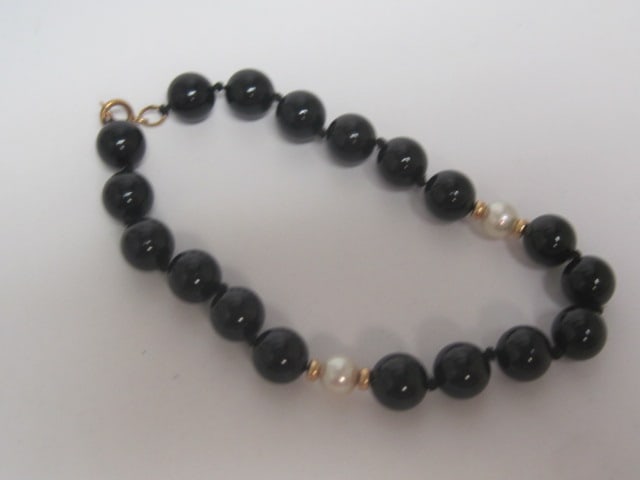 7" 14k Gold Bead, Pearl and Onyx Bracelet (1 of 4)