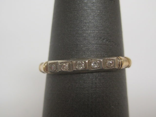 14k Gold Diamond Ring: Size 5 1/2. Weighs .8 grams