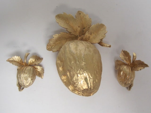 Coro Goldtone Walnut Brooch and Clip Earrings: .