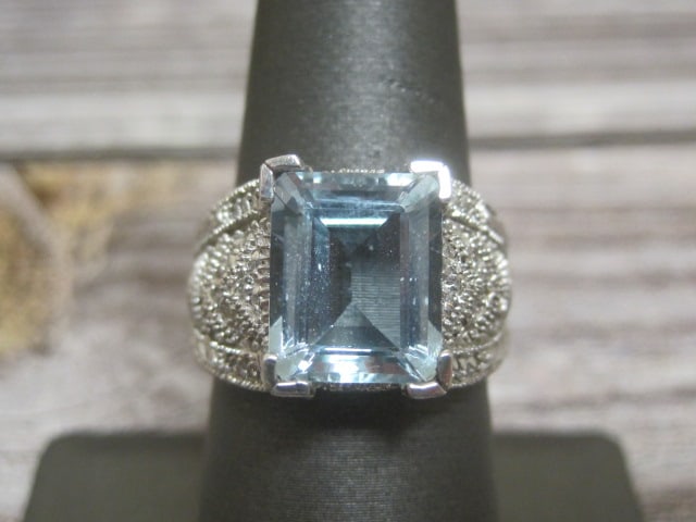 14k White Gold Aquamarine and Diamond Ring: 1/2 ct tw Diamonds. Size 8. Weighs 9.3 grams